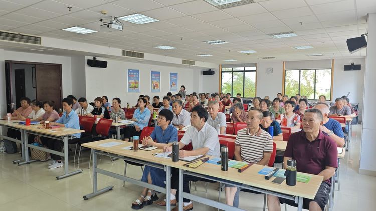 市医院专家来我校举办老年健康专题讲座